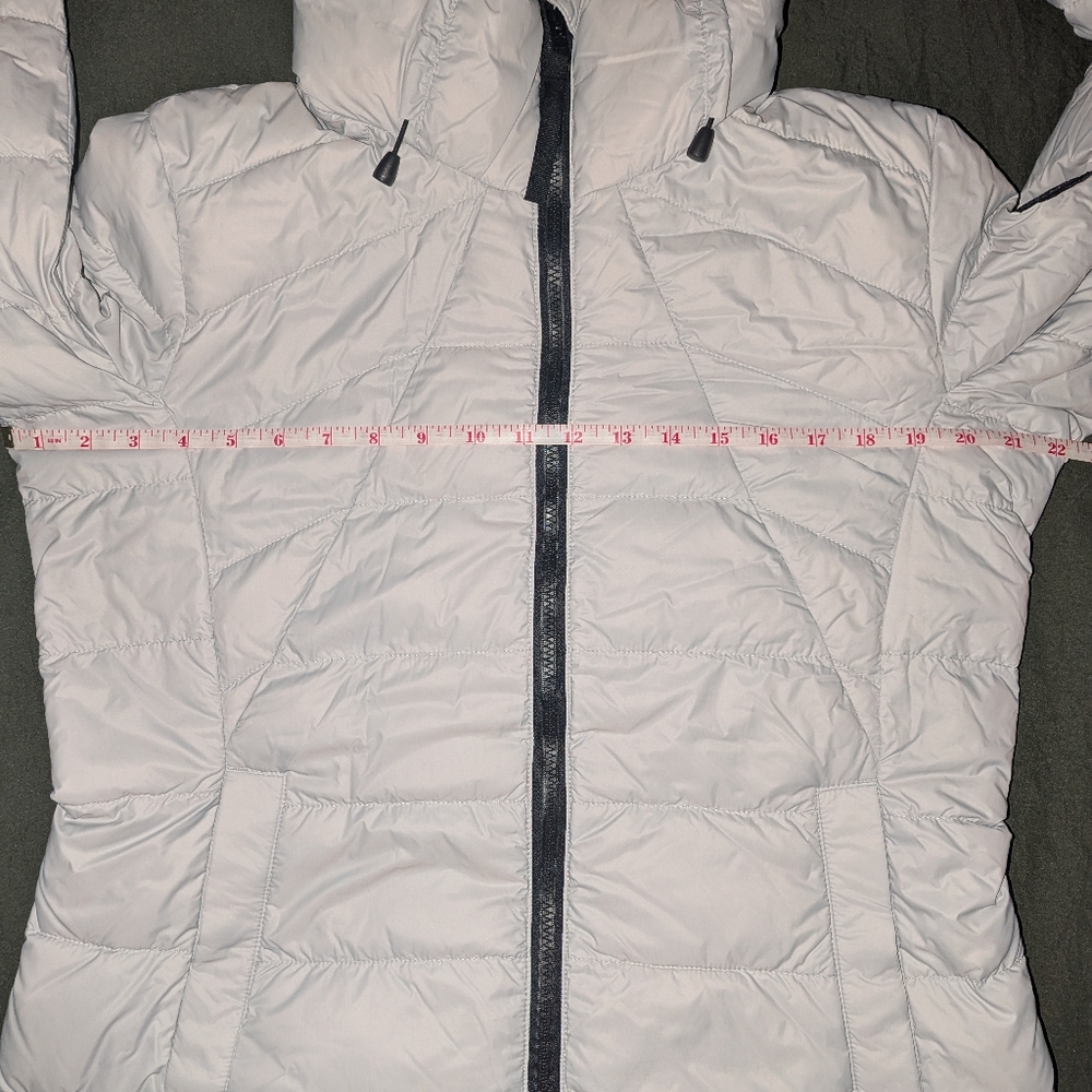 Canada Goose White Puffer Jacket with Hood. Note: This Jacket Runs Small. - Picture 11 of 11